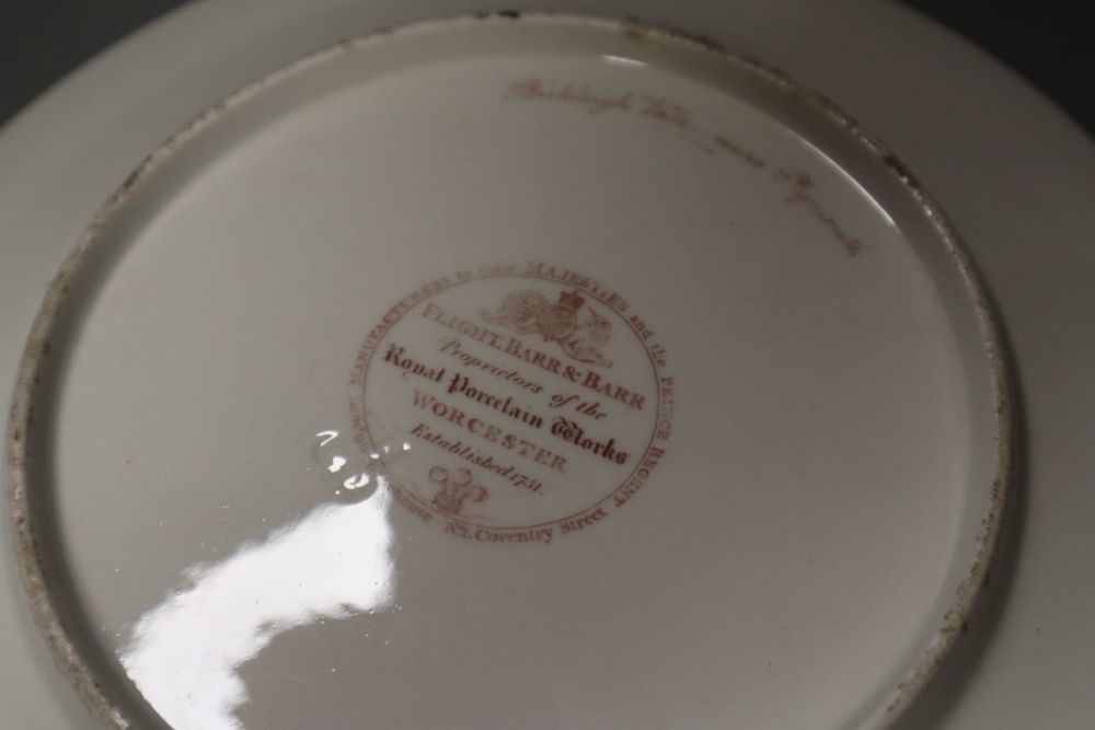 A Flight Barr and Barr plate painted with Bickleigh Vale near Plymouth, 20.5cm